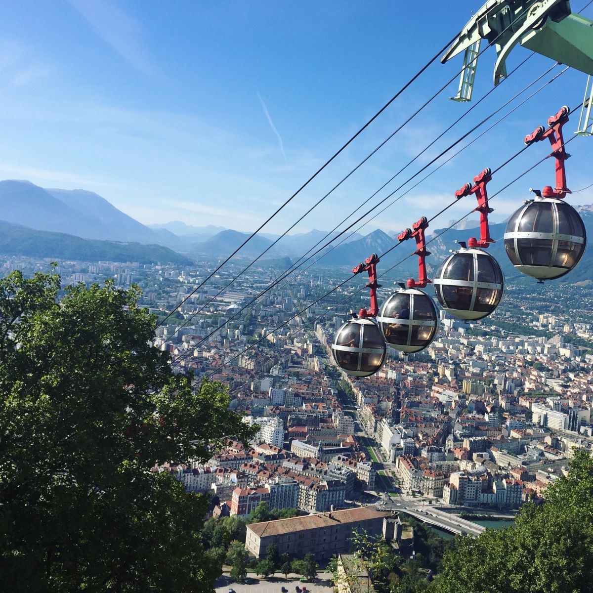 ACQUAINTANCE WITH THE CITY GRENOBLE